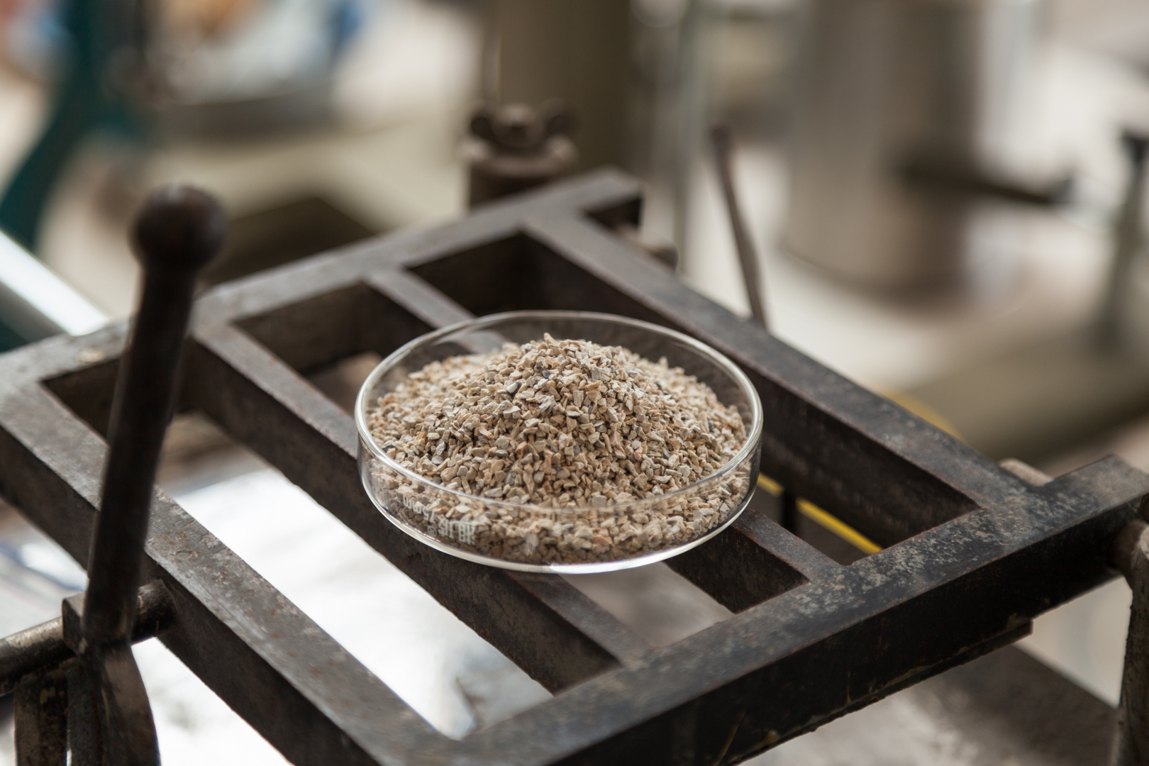 Electro-fused Zirconia Mullite 2–1mm